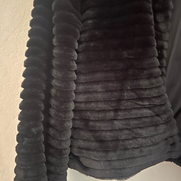 Betsey Johnson Black Faux Fur Teddy Jacket - Picture 2 of 3